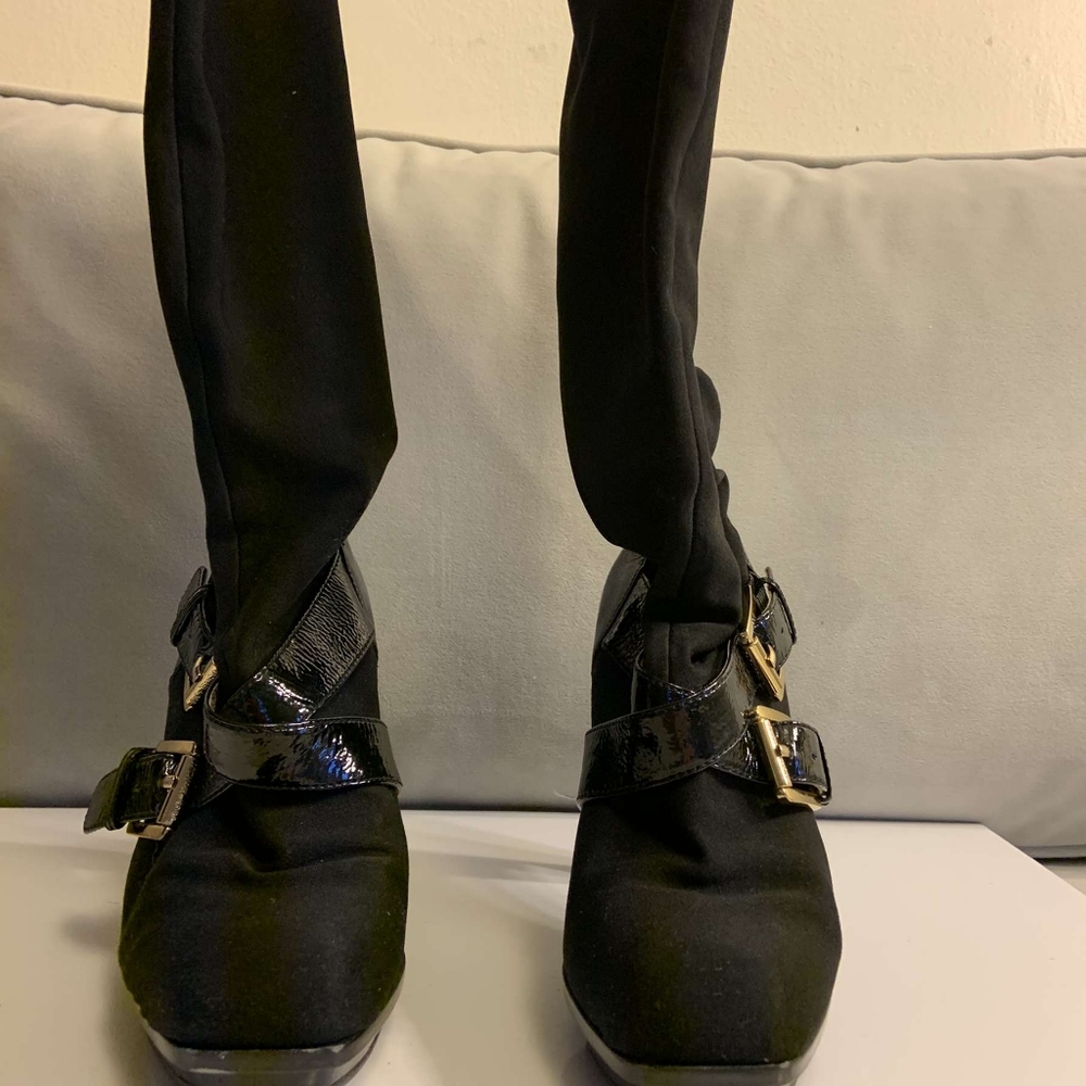 Black heeled boots